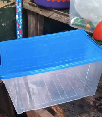 Plastic container