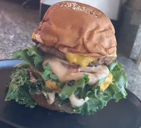 classic beef/chicken burger with fries