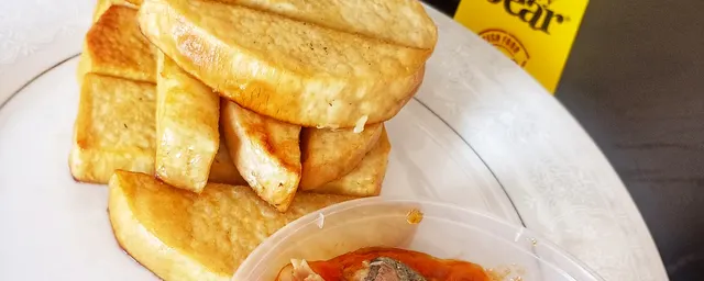 Fried yam and sardine sauce