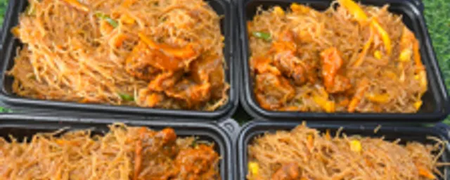 Singaporean noodles with beef