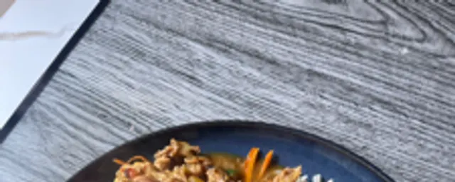 Steamed rice with beef sauce