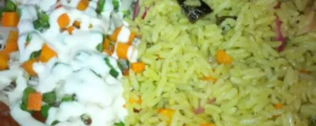 fried rice served with beef/salad