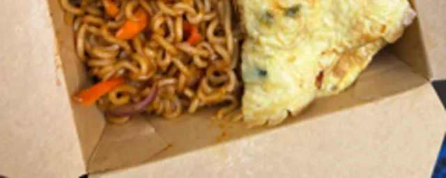 stir fry noodles and egg