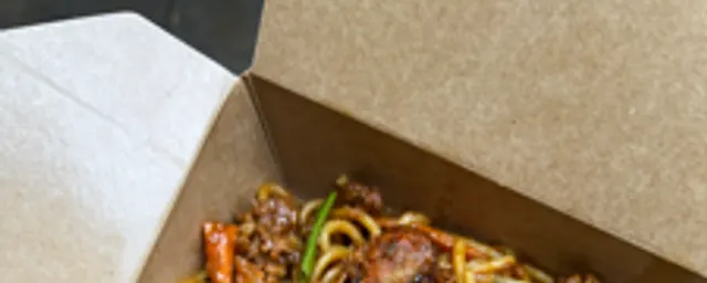 spaghetti in minced meat and peppered chicken