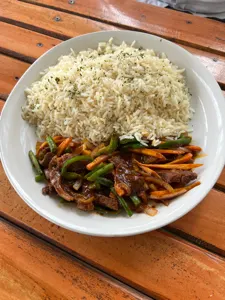 white rice with chicken or beef sauce
